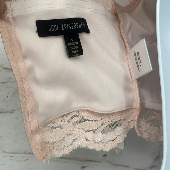 🆕Jodi Kristopher Stretch Lace Crop Top, Size XS - Picture 8 of 9